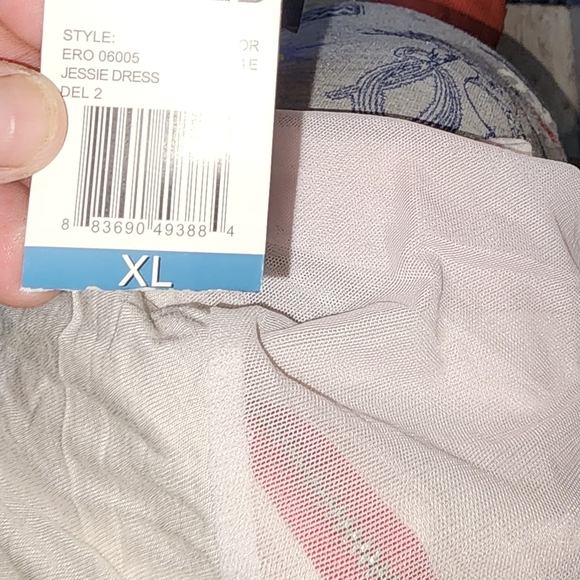 Beach dress - Picture 7 of 8